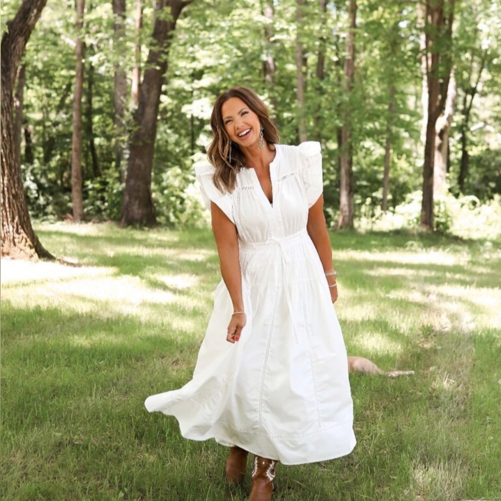 NWT Avara Kayla White Ruffle Flutter Sleeve Dress Large